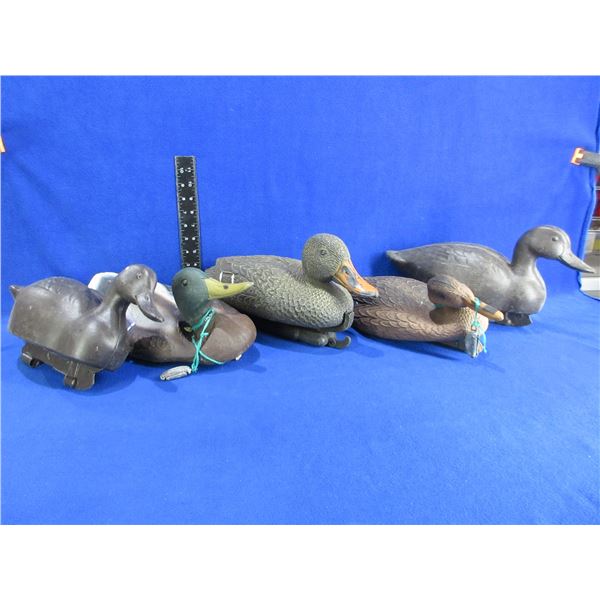 5 Vintage Duck Decoys - 2 Woodstream D-100, 1 Carry Lite, 2 Unknown