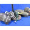 Image 2 : 5 Vintage Duck Decoys - 2 Woodstream D-100, 1 Carry Lite, 2 Unknown