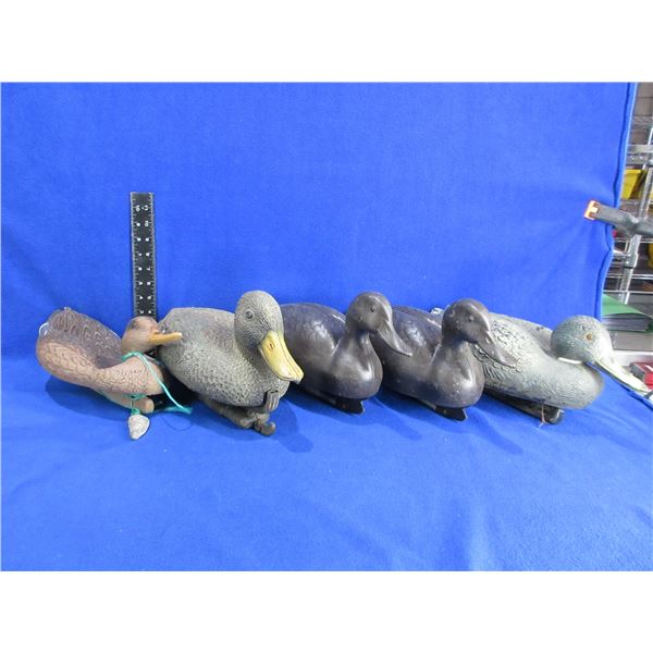 5 Vintage Duck Decoys - 1 Woodstream D-100, 1 Carry Lite, 3 Unknown