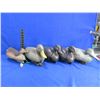 Image 1 : 5 Vintage Duck Decoys - 1 Woodstream D-100, 1 Carry Lite, 3 Unknown