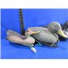 Image 2 : 5 Vintage Duck Decoys - 1 Woodstream D-100, 1 Carry Lite, 3 Unknown