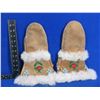 Image 1 : Native American Leather & Fur Beaded Mittens - Small