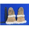 Image 2 : Native American Leather & Fur Beaded Mittens - Small