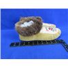 Image 2 : Native American Mocassins with Fur and Embroidery - 10" Sole
