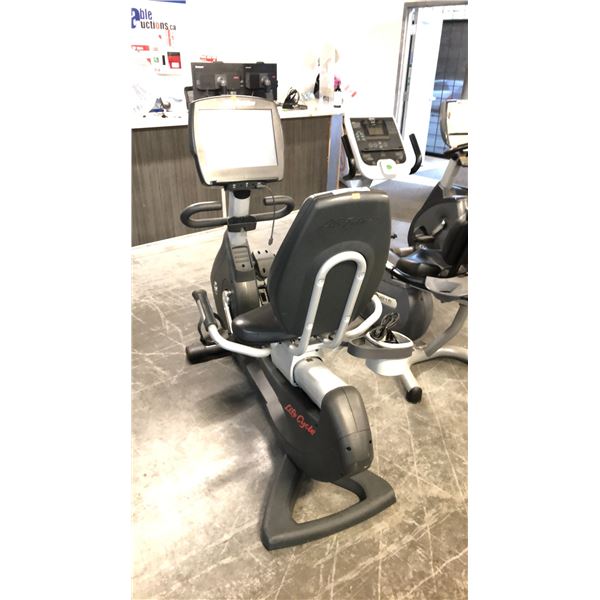 GREY/BLACK LIFE FITNESS 95R RECUMBENT BIKE SOFT TOUCH SCREEN D66" X W25" X H54"