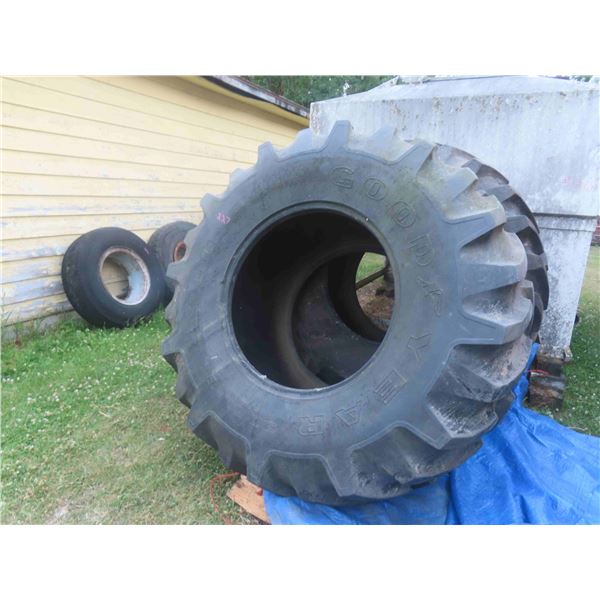 2 Goodyear Tires 30.5L-32