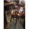 Image 8 : Wood Bar with 2 Swivel Wood Stools & Seagrams Lamp 42'' x 