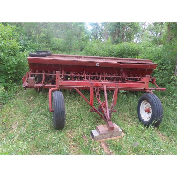 2 International Model 100 Press Drill with 24 Run SA, 