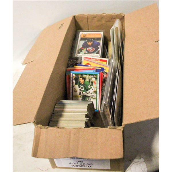 BOX OF VINTAGE ESTATE HOCKEY CARDS