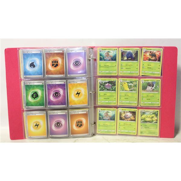 BINDER POKEMON COLLECTOR CARDS