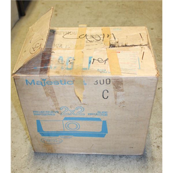 MAJESTIC 2X2 SLIDE PROJECTOR W/BOX & MANUALS