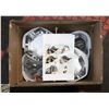 Image 1 : NEW 4PK OUTDOOR WALL LIGHTS