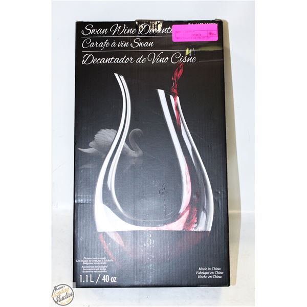 40 OZ SWAN WINE DECANTER