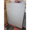 Image 2 : NEW AMAZON BASICS MAGNETIC DRY ERASE BOARD