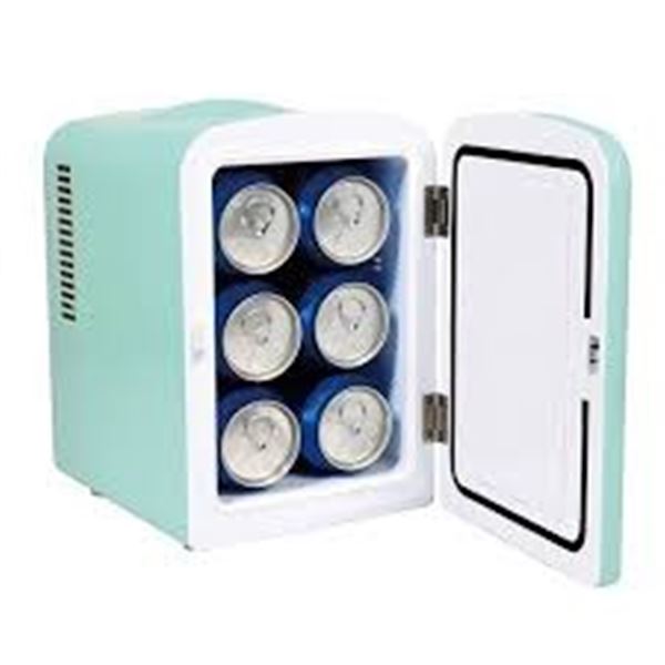 NEW WITH BOX FRIGIDAIRE MINI PERSONAL FRIGE COOLER