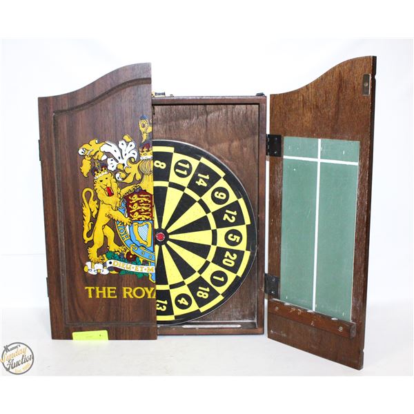 THE ROYAL ARMS DART BOARD CASE AND DART BOARD