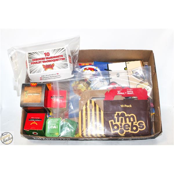 FLAT OF ESTATE COLLECTABLES INCLUDING