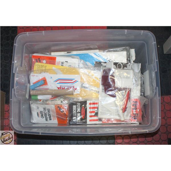 LARGE TUB OF VINTAGE 1960S TO 1980S MODEL ROCKETS