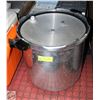 Image 1 : LARGE LIDDED PRESSURE COOKER MODEL 0178107