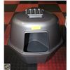 Image 1 : TRIANGULAR CAT LITTER BOX