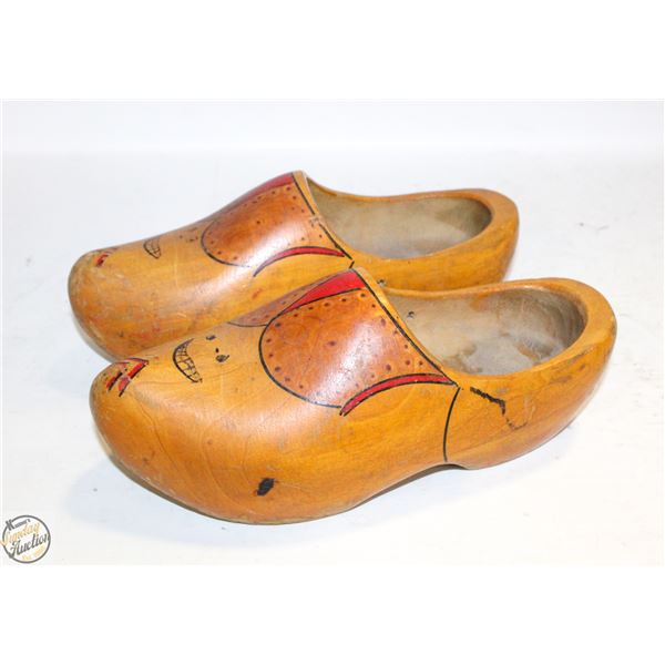 VINTAGE WOODEN CLOGS