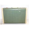 Image 1 : VINTAGE GREEN SUITCASE