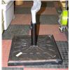 Image 2 : PATIO UMBRELLA STAND HEAVY APPROX 50 LBS