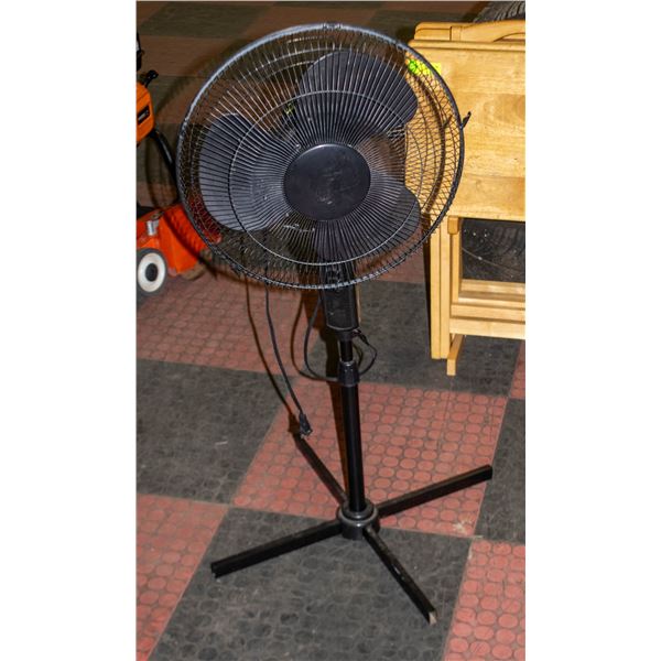 FLOOR STANDING FAN. BLACK