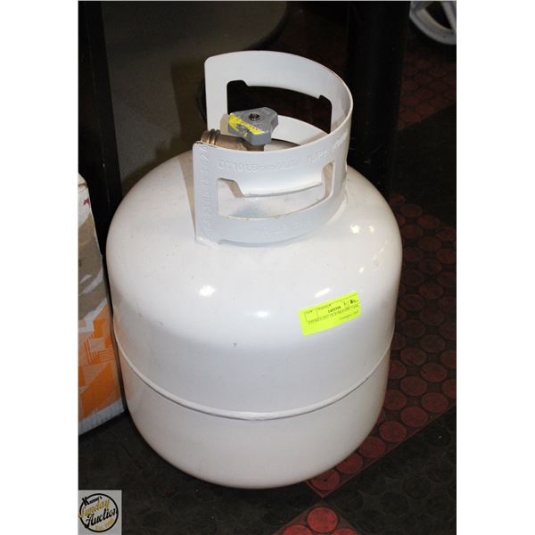 EXPIRES 2032 20LB PROPANE TANK