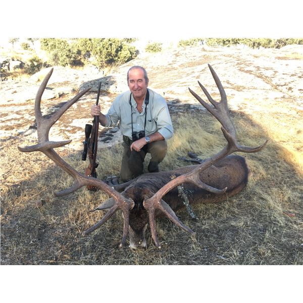 GIUSEPPE  CARRIZOSA: 4-Day Iberian Red Stag Hunt for Two Hunters in Spain - Includes Trophy Fees