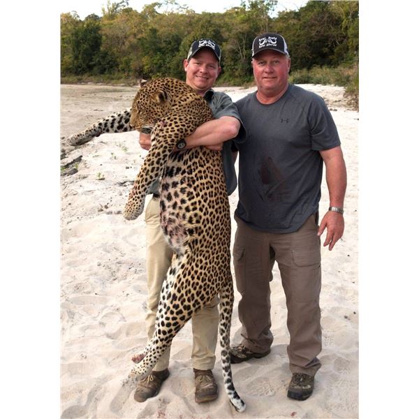 INFINITO SAFARIS: 13-Day/14-Night Leopard and Cape Buffalo Hunt for One Hunter in Tanzania