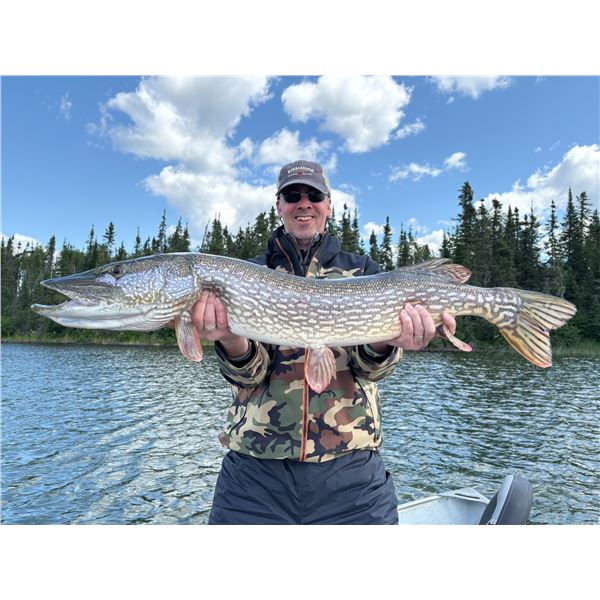 KISSISSING LODGE: 4-Day First-Class Fishing Adventure for Four Anglers in Manitoba, Canada