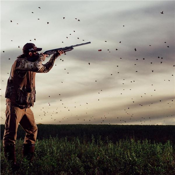 EXCITING OUTDOORS: 4-Day Cast & Blast for Six Hunters/Angers in Argentina