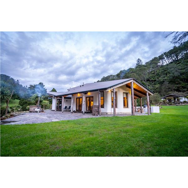 KURANUI: 5-Day Red Stag Hunt for One Hunter and 1 NH  in New Zealand - Includes Trophy Fee