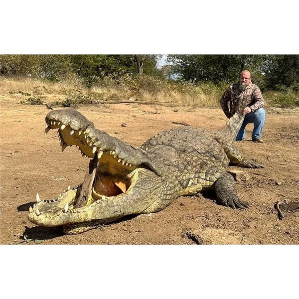ULTIMATE RAFFLE-3: 8-Day Croc & Buff Cow Hunt in South Africa