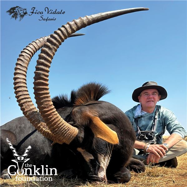 5-DAY SABLE ANTELOPE HUNT IN ZAMBIA FOR 1 HUNTER AND 1 NON-HUNTER (Trophy fee for 1 sable ( $ 8,000)