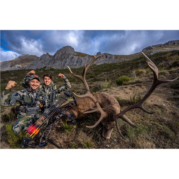 CAZAPLANETA: 6-Day Cantabrian Chamois and a Mountain Red Stag Hunt for One in Gredos Spain