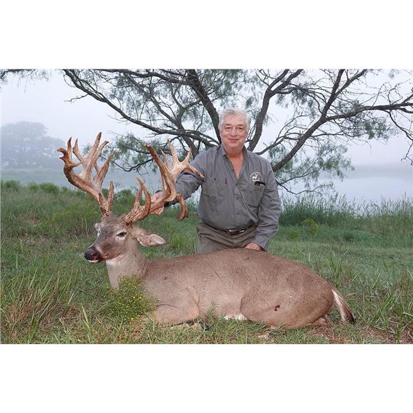 COTTON MESA TROPHY WHITETAIL: 3-Day Trophy Whitetail Hunt for One Hunter in Texas