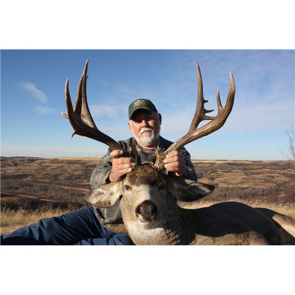 BUCKBRUSH OUTFITTERS: Combination White-Tailed Deer & Mule Deer Combination Archery Hunt in Alberta,
