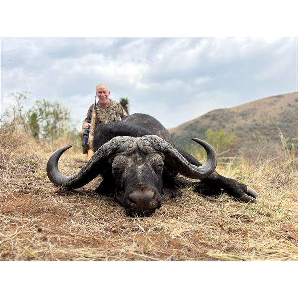 ULTIMATE TANZANIA SAFARIS: Walk in the Footsteps of Legends: Tanzania Safari Adventure