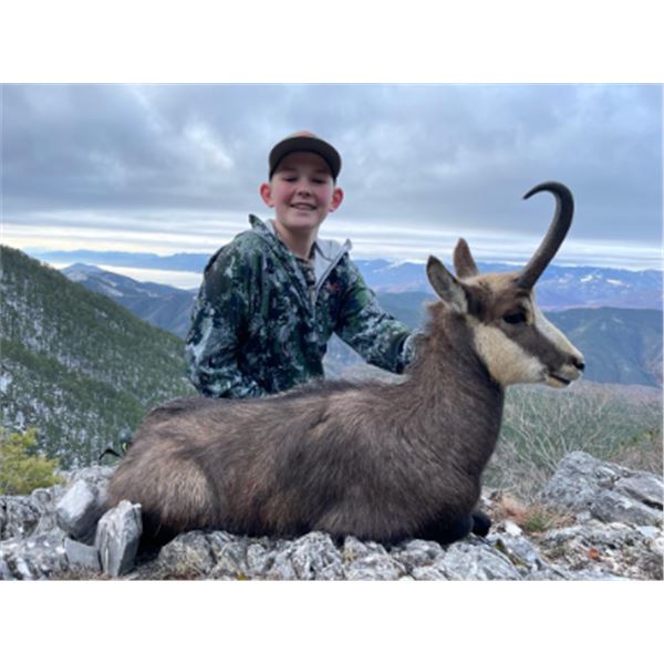5-day Macedonia Balkan Chamois and European Grey Wolf Hunt for One Hunter and One Non-Hunter