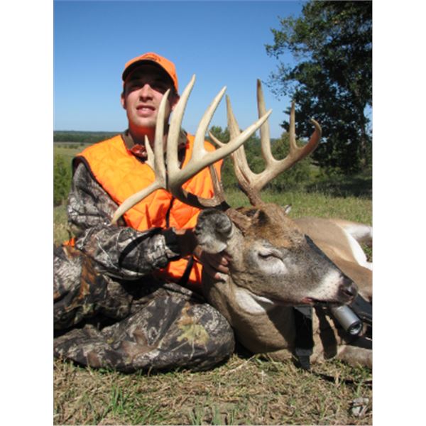 6-day Kansas Free-Range Midwestern White-Tailed Deer Muzzleloader Hunt for Two Hunters