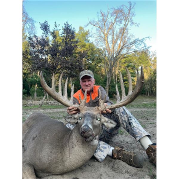 4-day Michigan Whitetail Deer Hunt (up to 220 SCI) for One Hunter and One Non-hunter