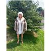Image 2 : Luxury Natural Lynx Fur Coat with Matching White Headband