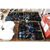 Image 1 : 3-Flat of Fashion Sunglasses - 3 X $