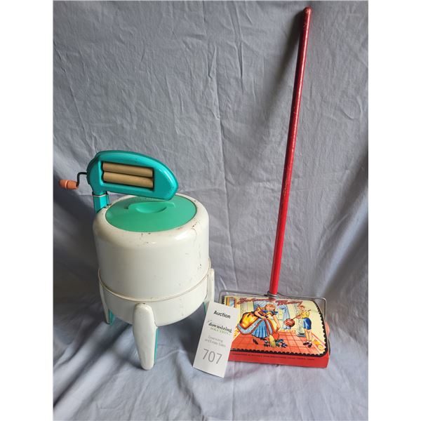 Vintage Tin Wolverine Toys A