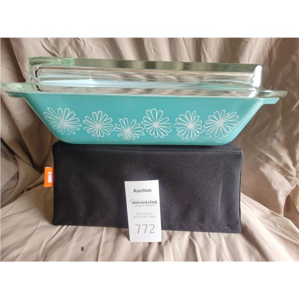 Vintage Pyrex Turquoise Daisy A