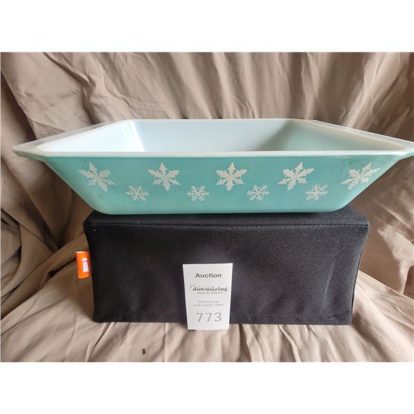 Vintage Pyrex Turquoise Daisy A