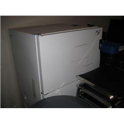 Fridge W/freezer