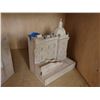 Image 3 : Model of Houghton Hall Norfolk, England by Timothy Richards (2 pcs) 14" x 8"H